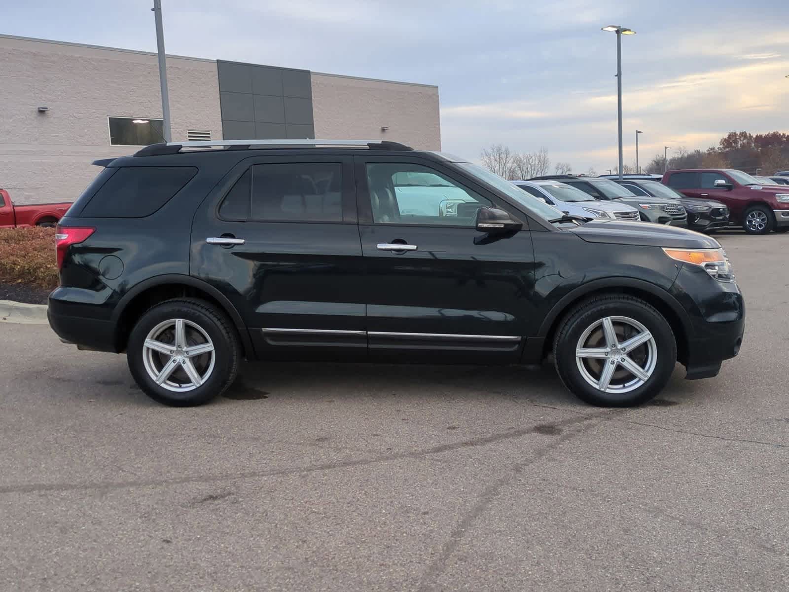 Thumbnail: 2015 Ford Explorer - 9