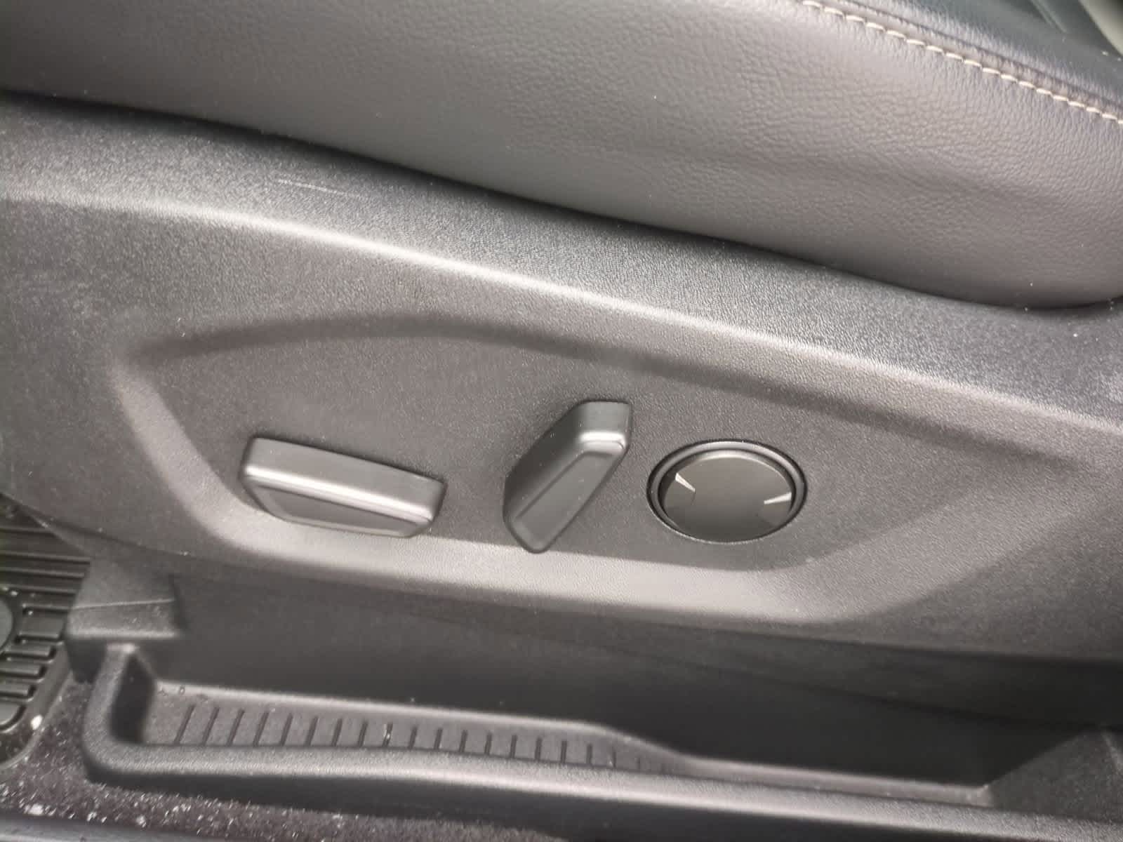 Thumbnail: 2023 Ford Edge - 17