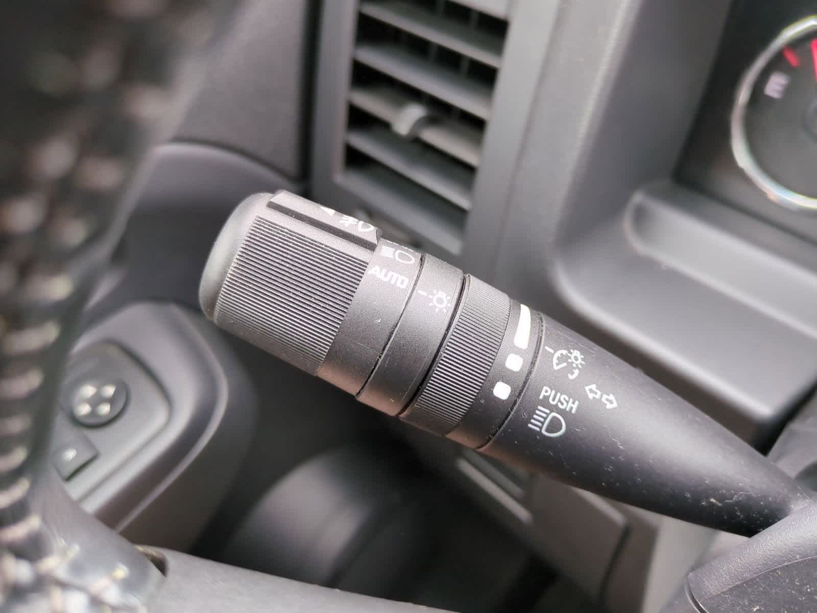 2012 Jeep Liberty Sport 28