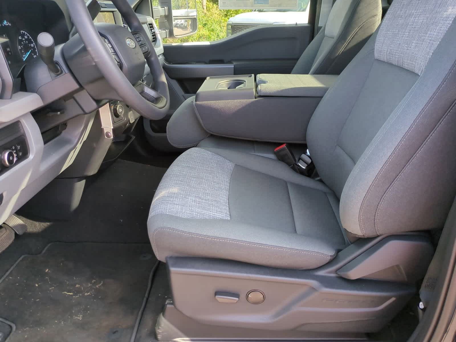 Thumbnail: 2025 Ford Econoline - 16