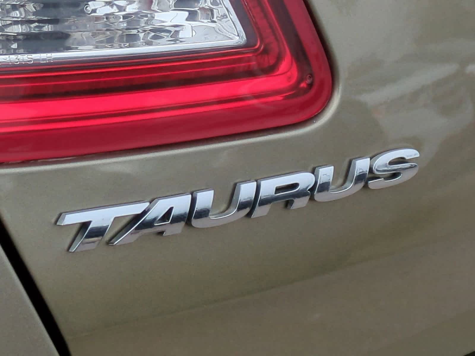 Thumbnail: 2013 Ford Taurus - 13