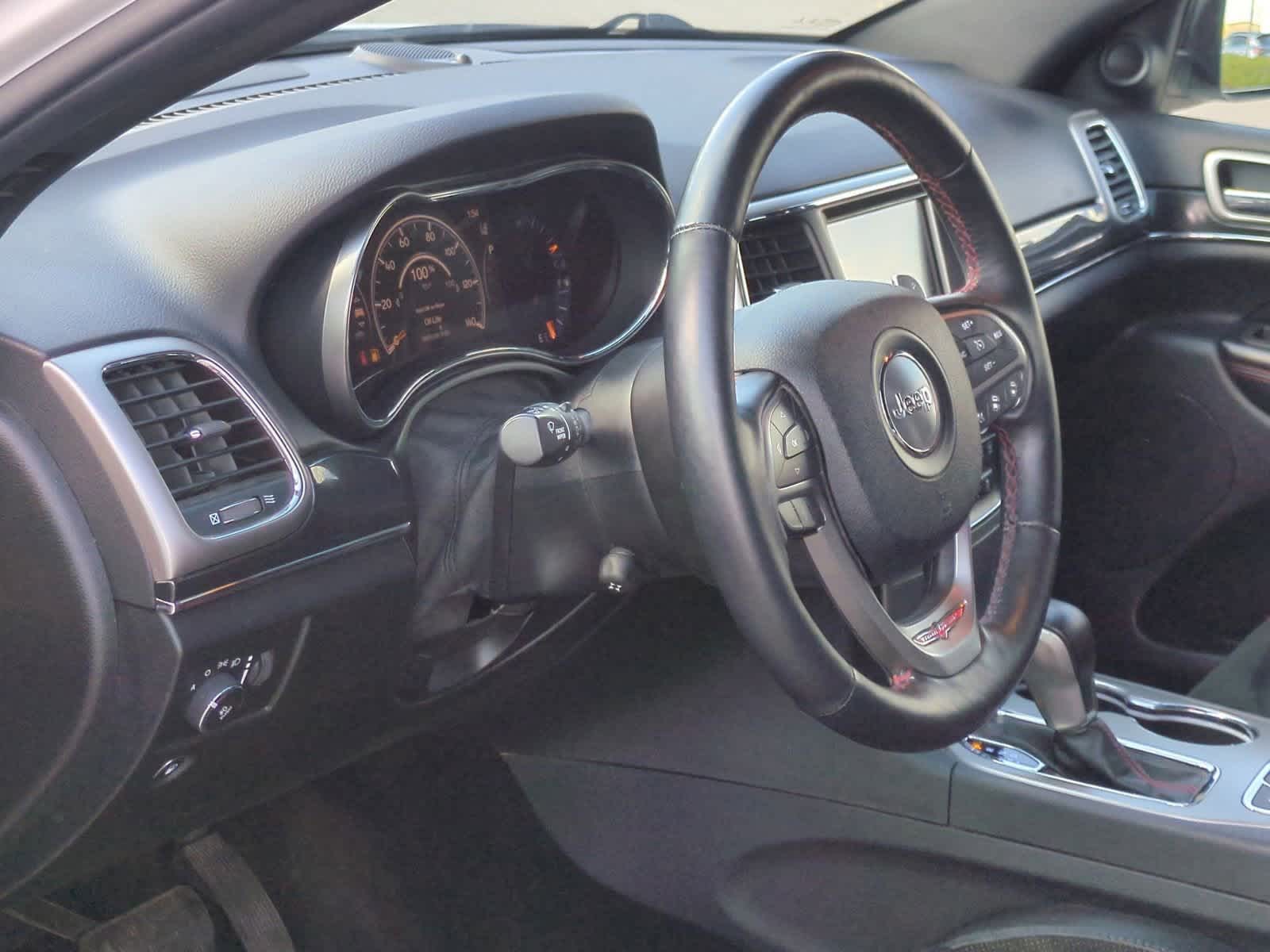 Thumbnail: 2017 Jeep Grand Cherokee - 10