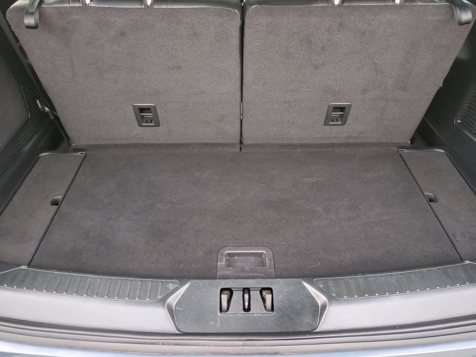 Thumbnail: 2022 Ford Explorer - 38