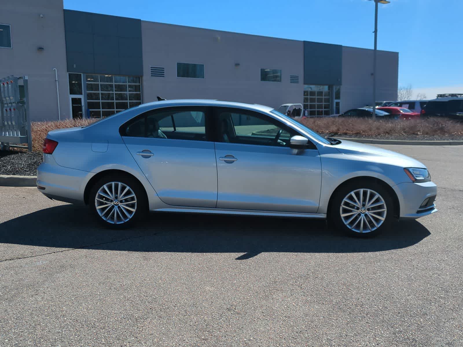 Thumbnail: 2015 Volkswagen Jetta - 9