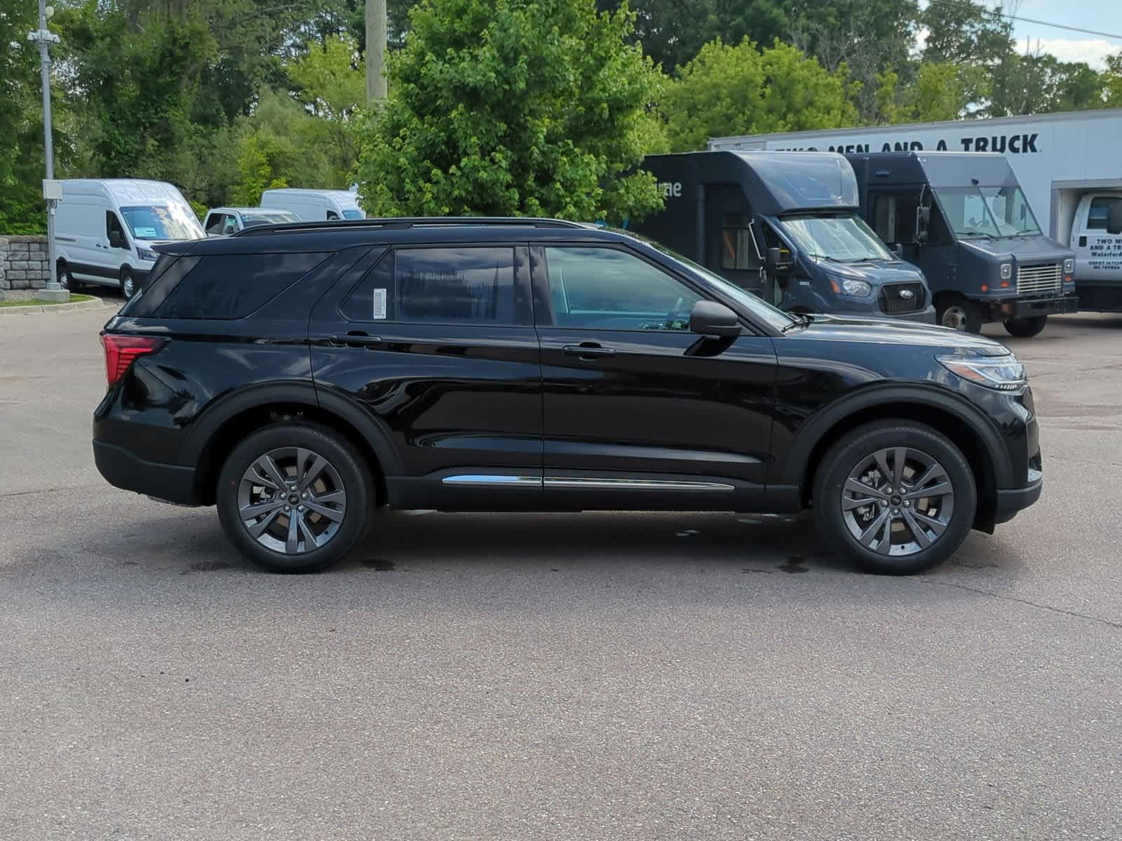 Thumbnail: 2025 Ford Explorer - 9