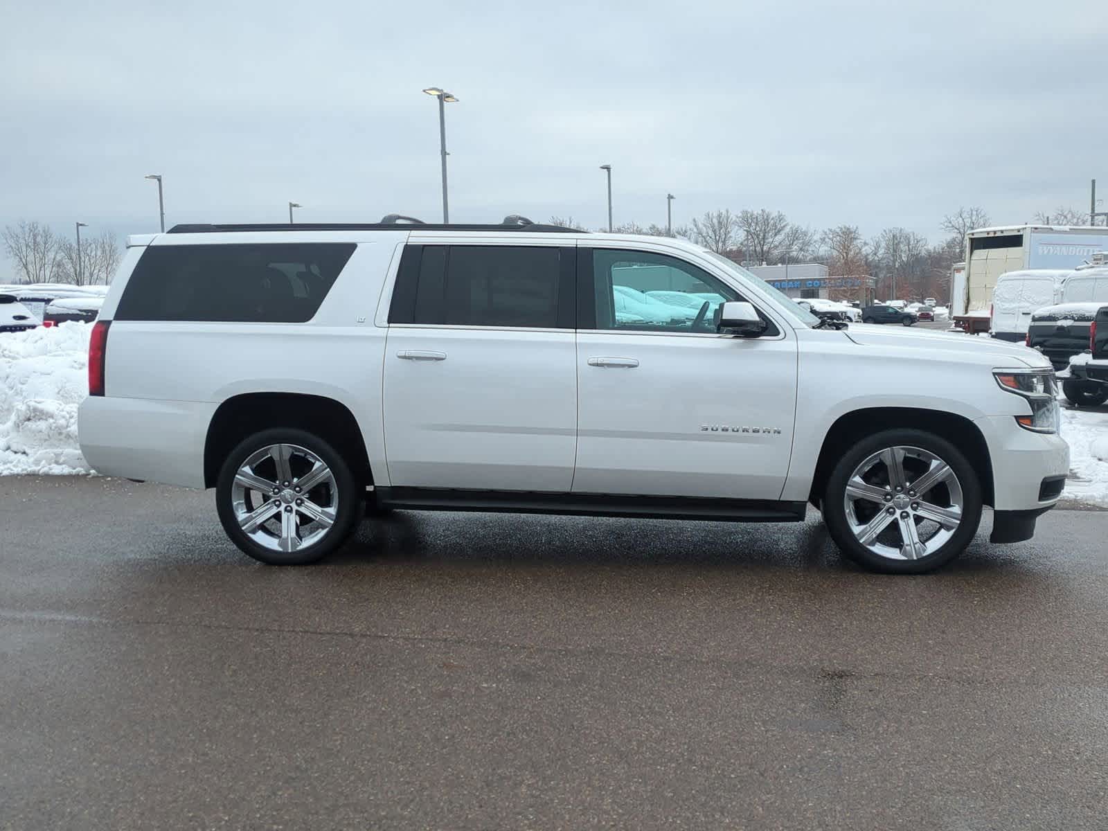 Thumbnail: 2017 Chevrolet Suburban - 9