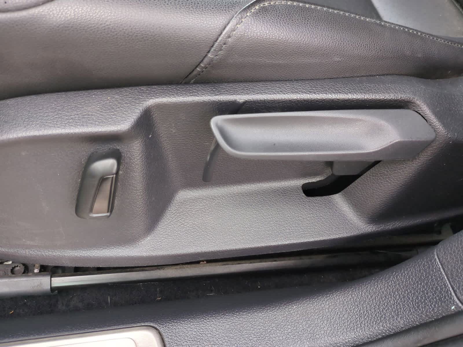 Thumbnail: 2017 Volkswagen e-Golf - 17