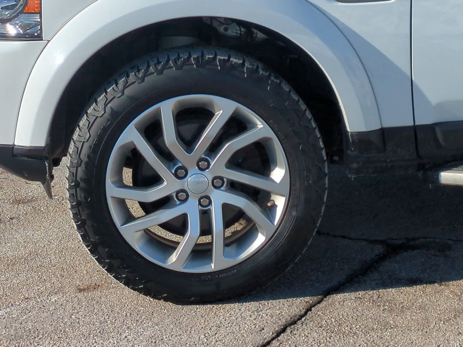 Thumbnail: 2016 Land Rover LR4 - 14