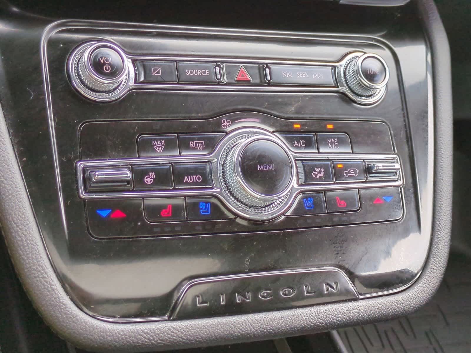 Thumbnail: 2022 Lincoln Corsair - 32