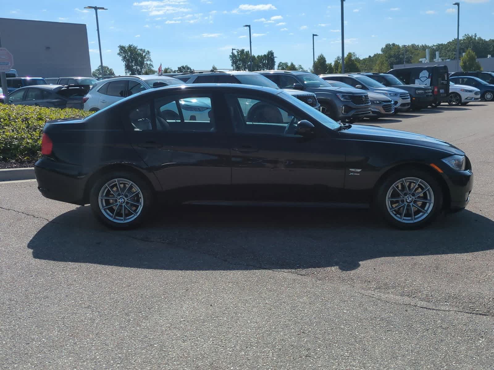 Thumbnail: 2010 BMW 3 Series - 9