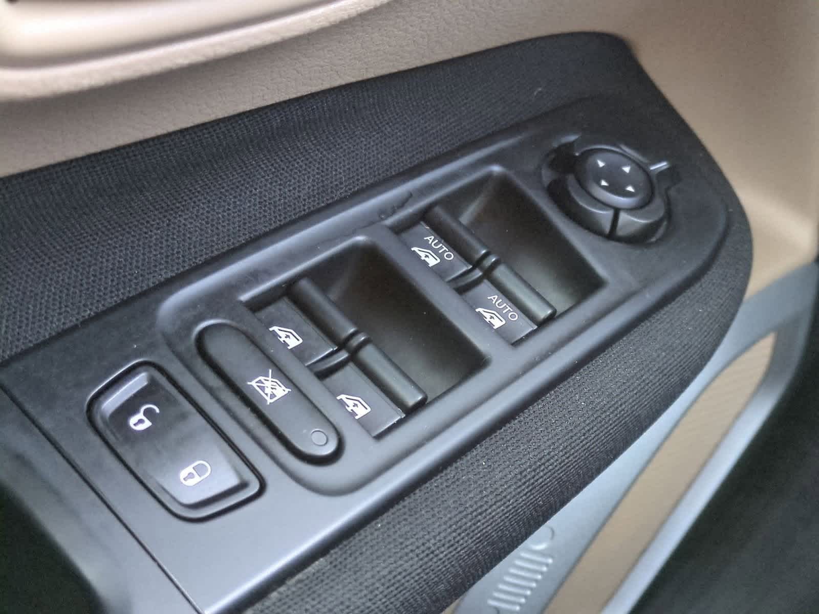 Thumbnail: 2015 Jeep Renegade - 28