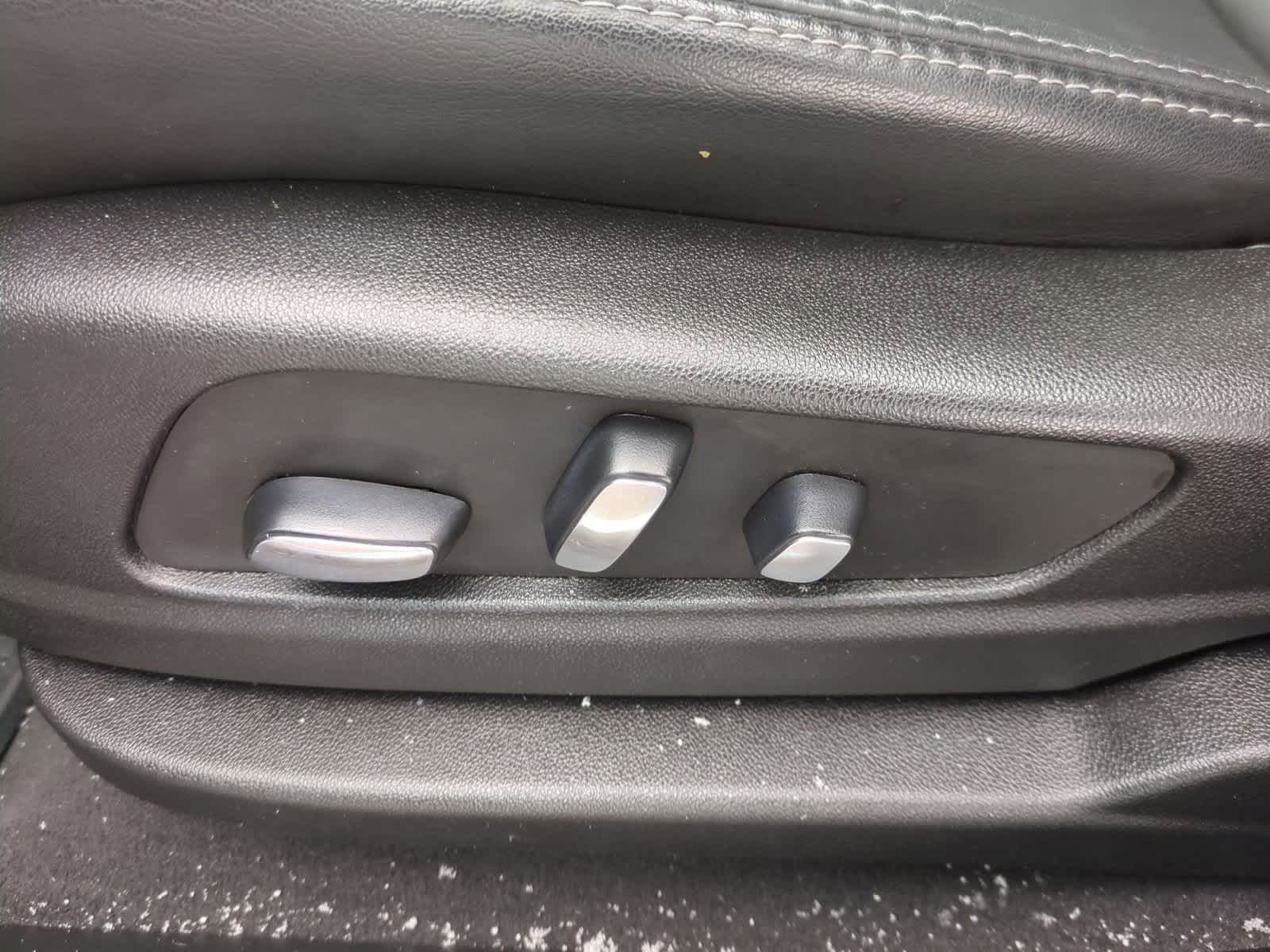 Thumbnail: 2024 Cadillac XT6 - 17