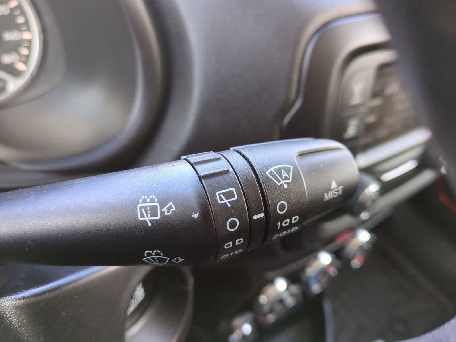 Thumbnail: 2017 Jeep Renegade - 25