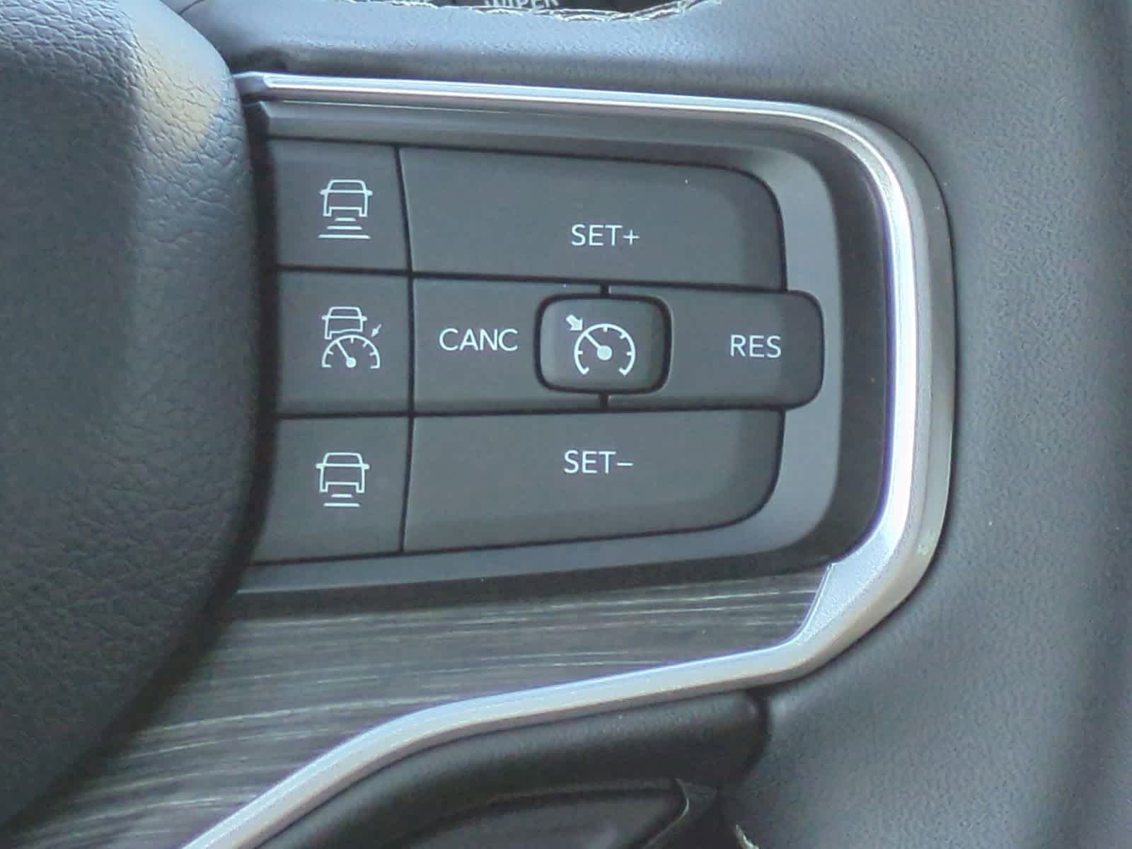 Thumbnail: 2024 Jeep Wagoneer - 25