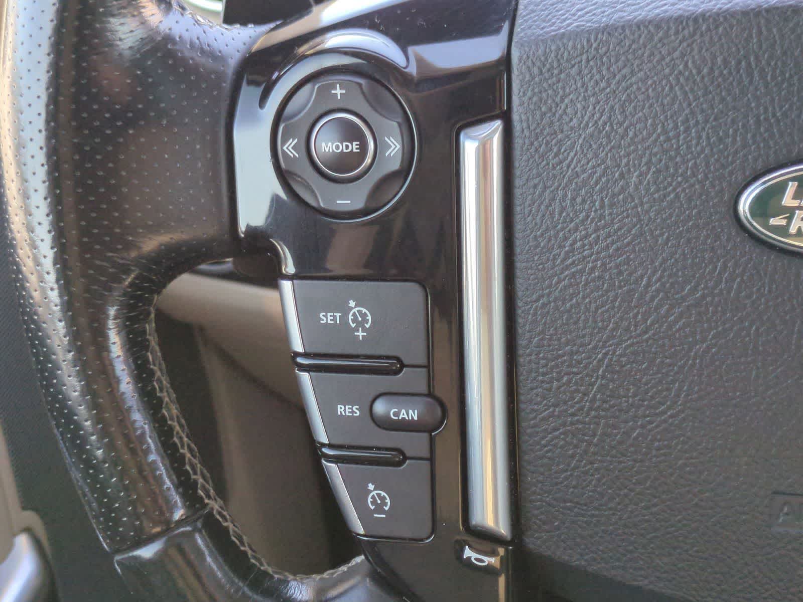 Thumbnail: 2016 Land Rover LR4 - 26