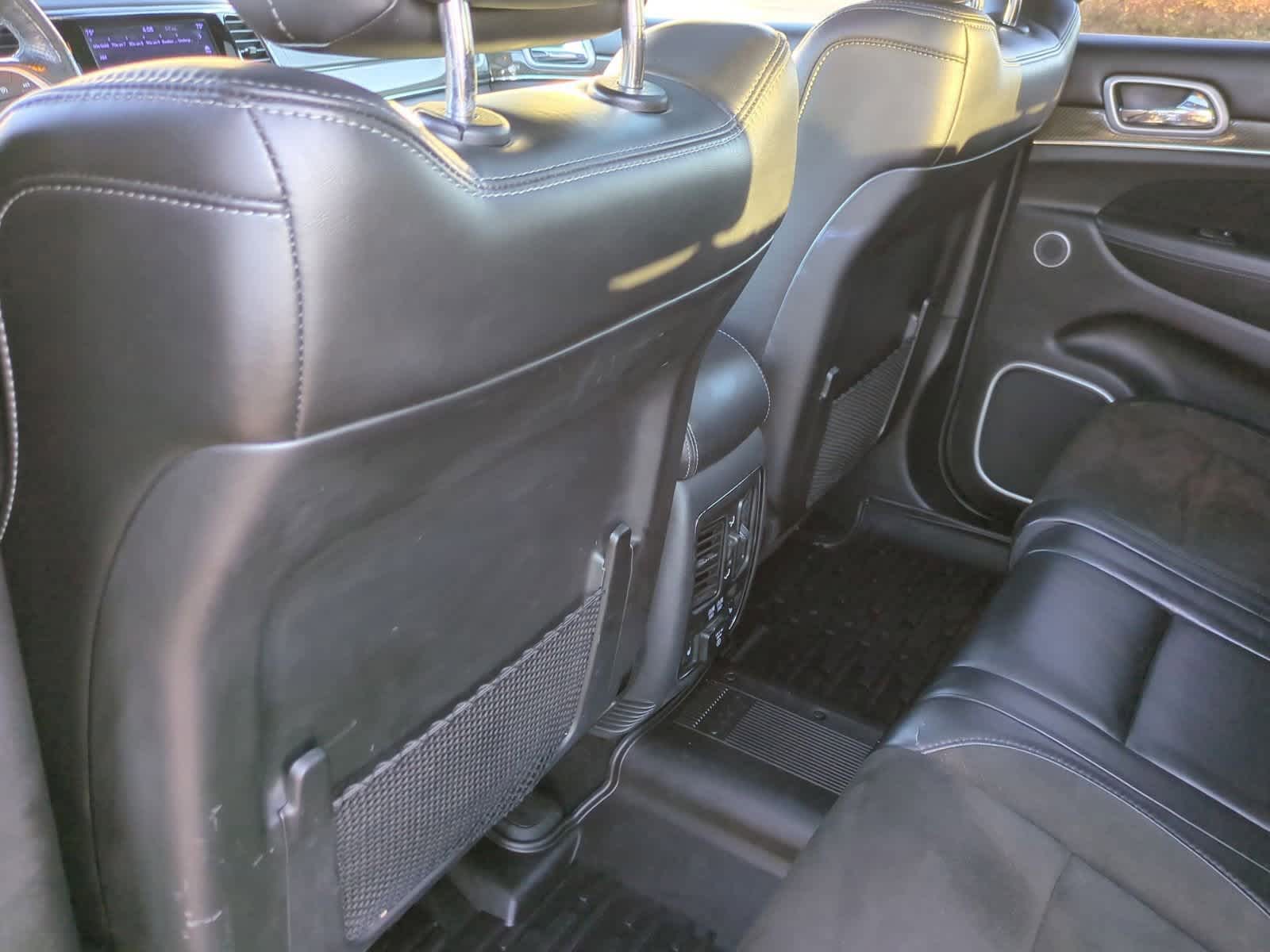 Thumbnail: 2019 Jeep Grand Cherokee - 18