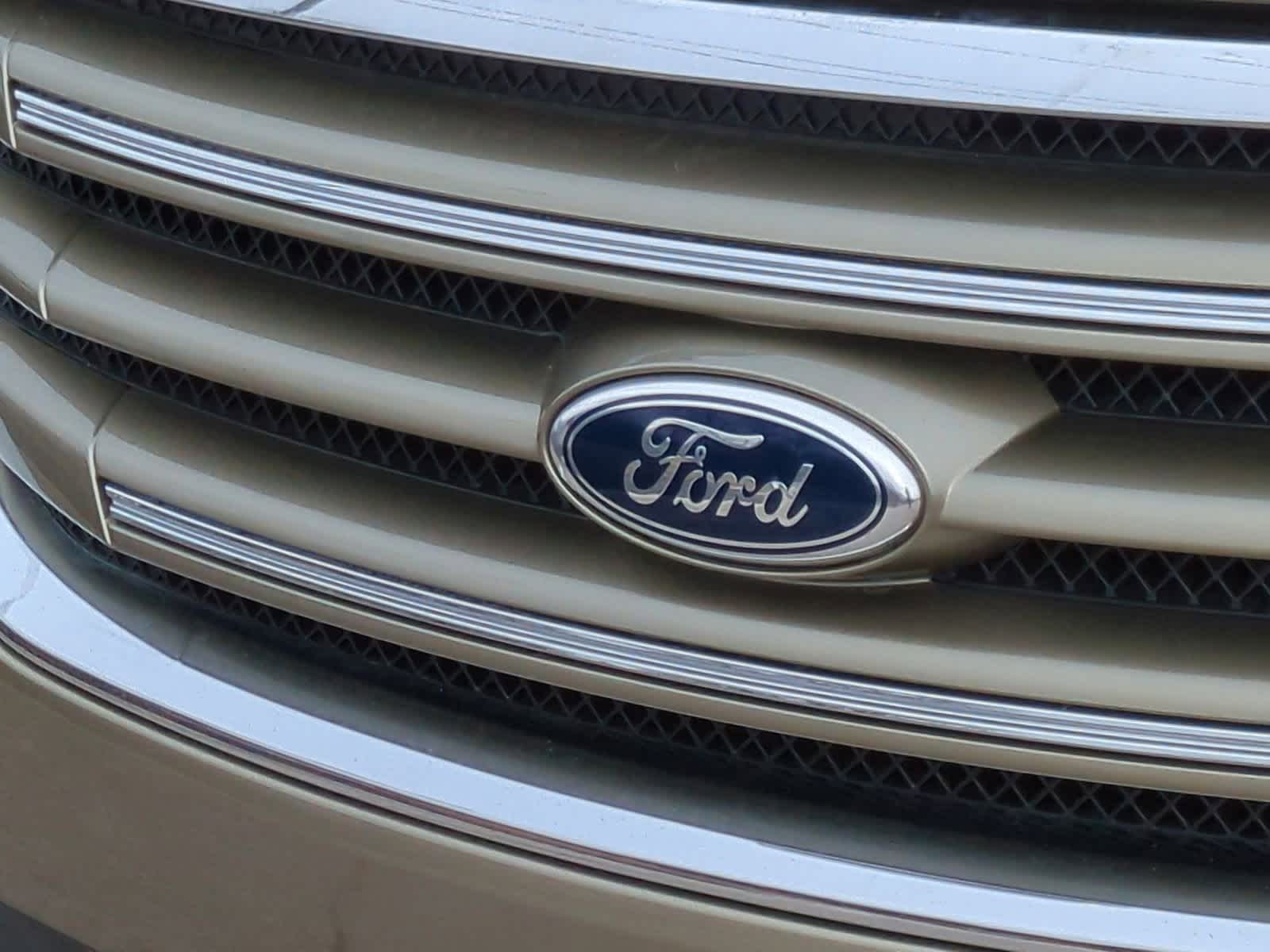 Thumbnail: 2013 Ford Taurus - 12