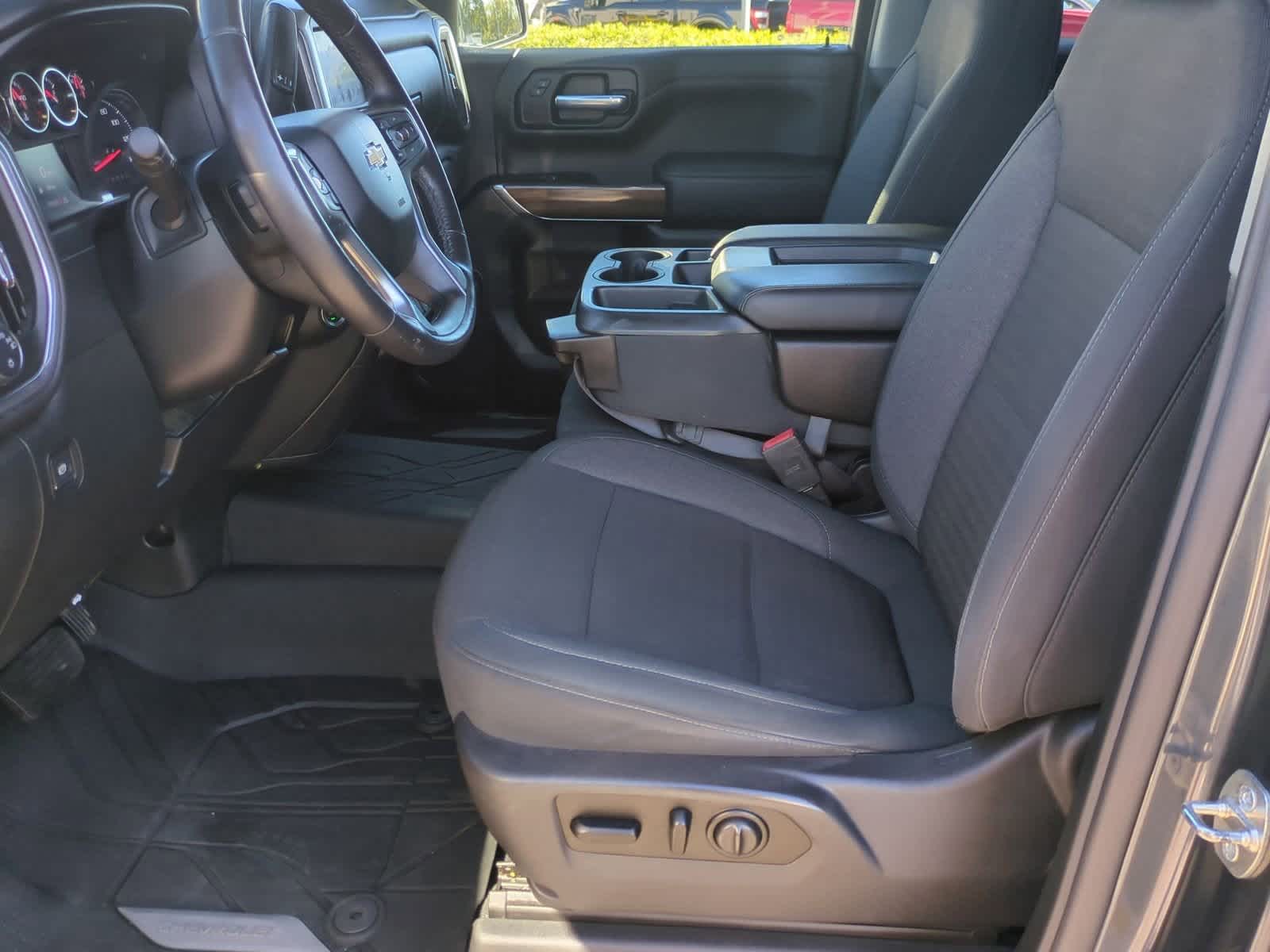 Thumbnail: 2020 Chevrolet Silverado 1500 - 16
