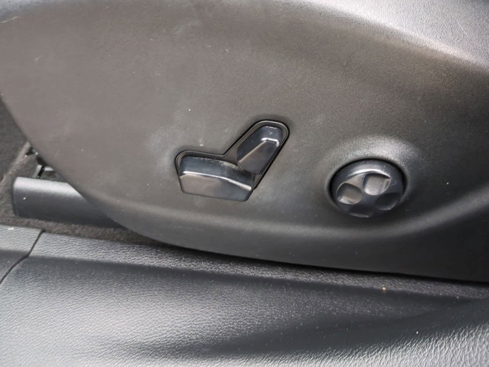 Thumbnail: 2020 Jeep Cherokee - 17