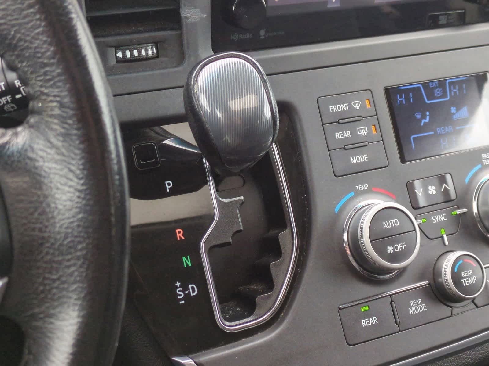 Thumbnail: 2015 Toyota Sienna - 36