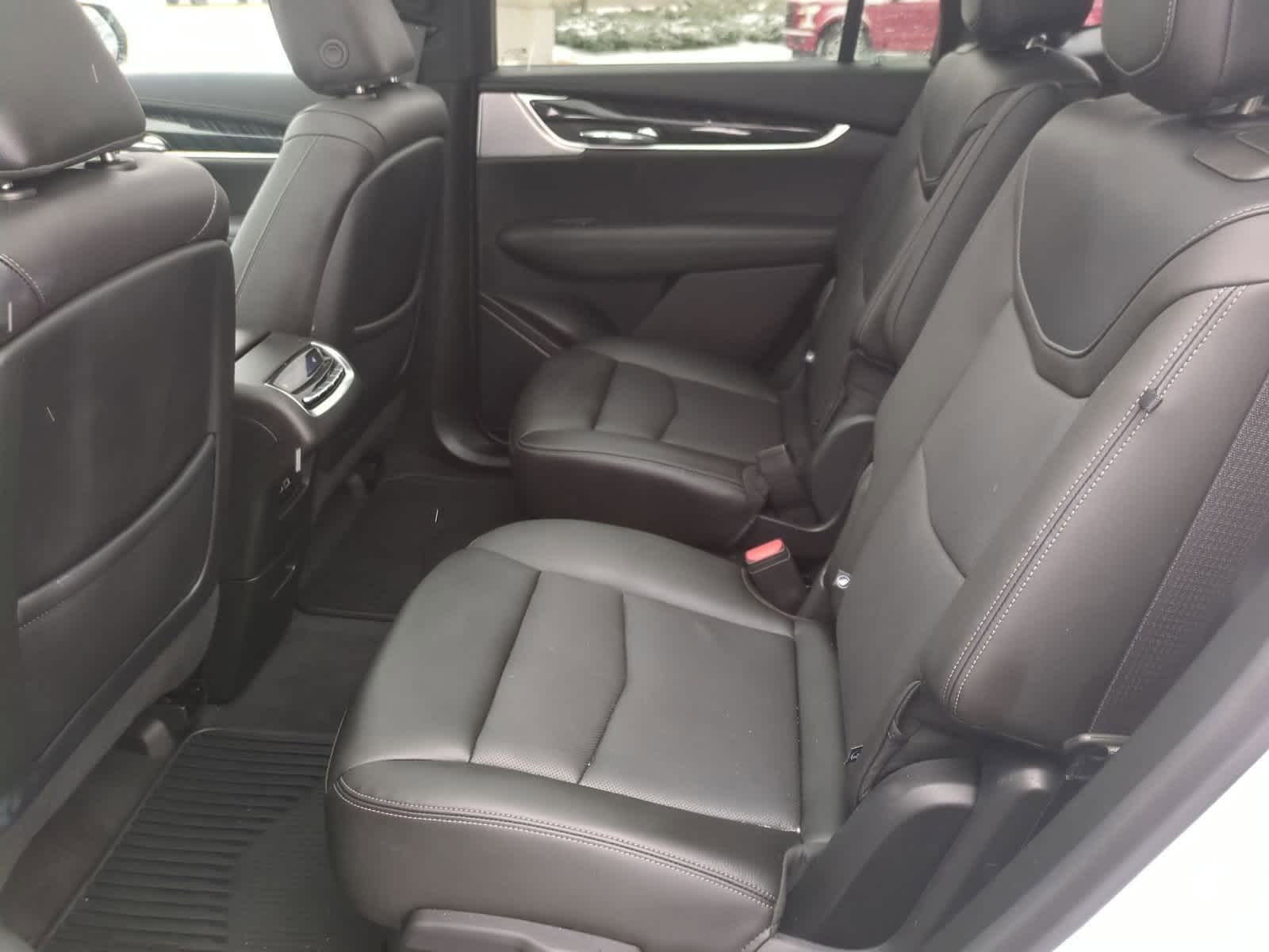 Thumbnail: 2024 Cadillac XT6 - 20