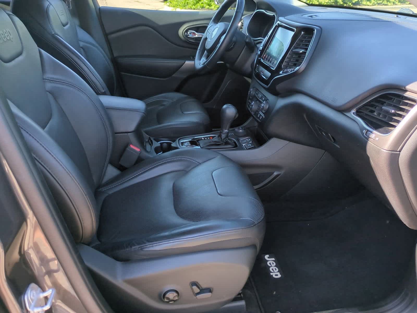 Thumbnail: 2019 Jeep Cherokee - 21