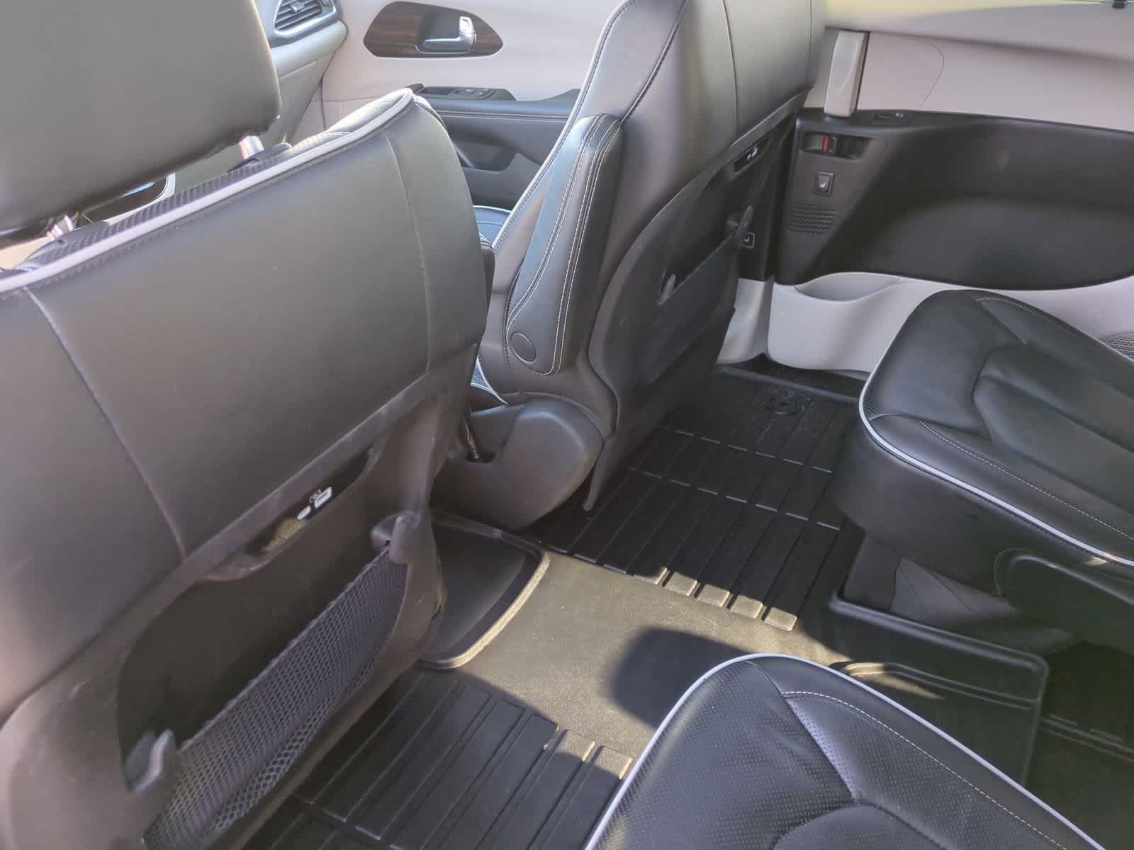 Thumbnail: 2023 Chrysler Pacifica - 18