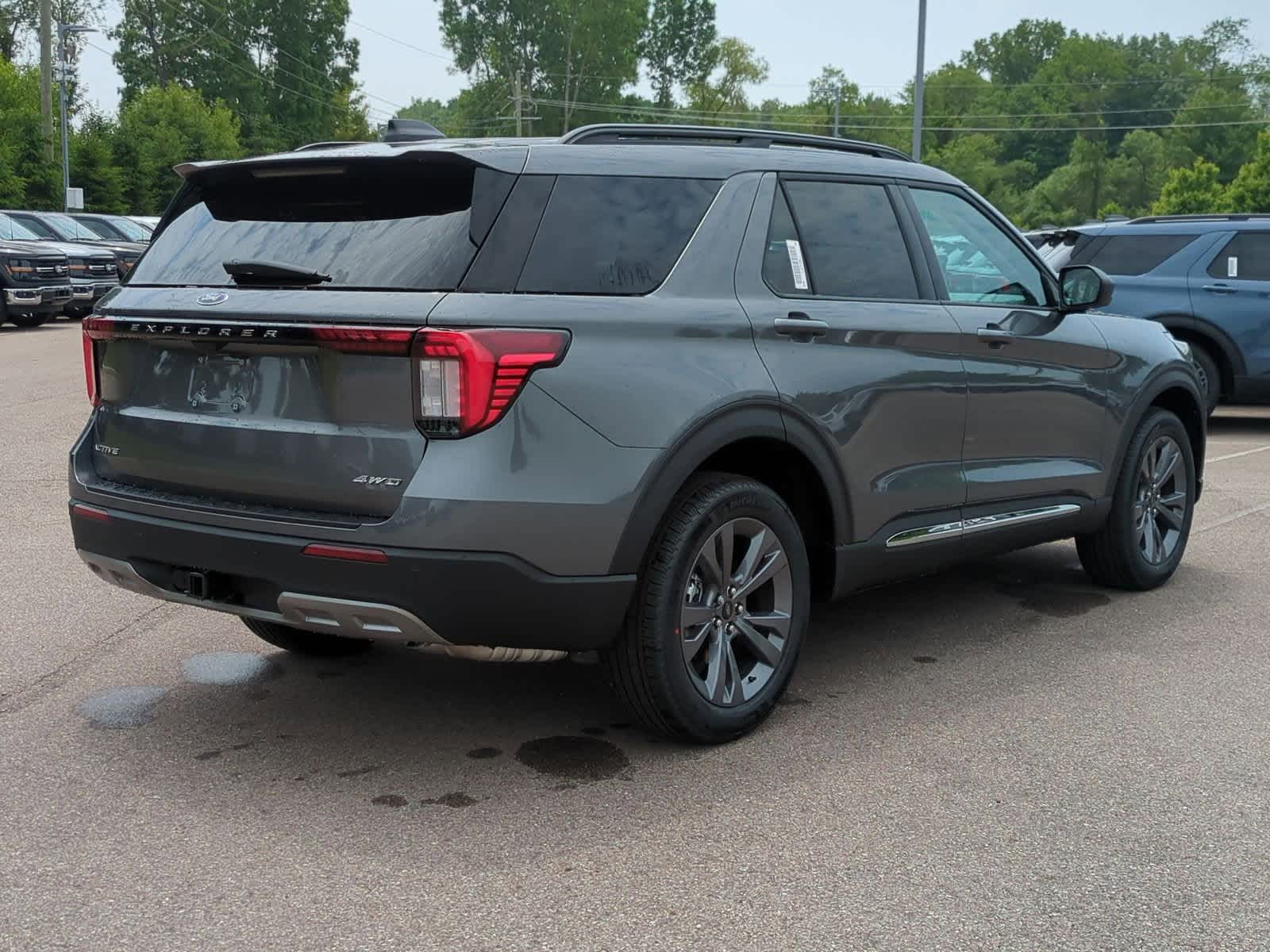 2025 Ford Explorer Active 8
