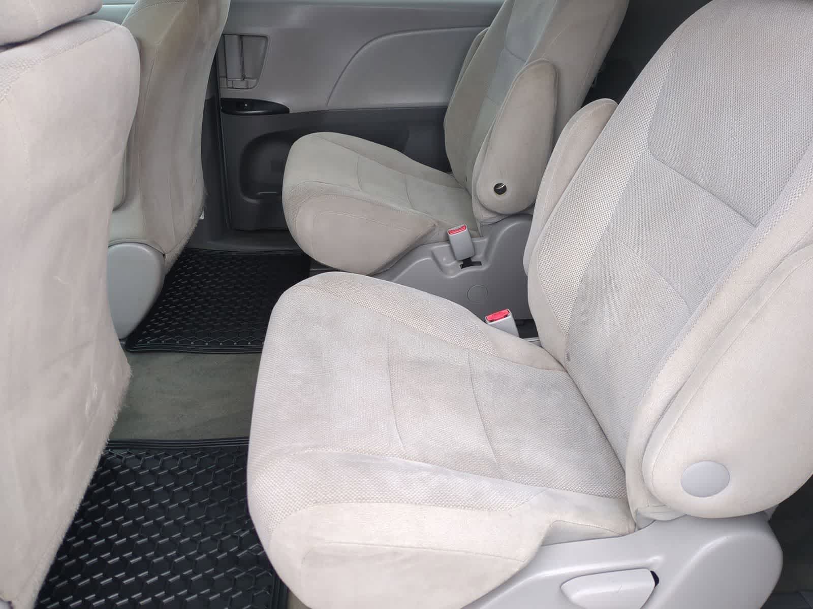 Thumbnail: 2016 Toyota Sienna - 19