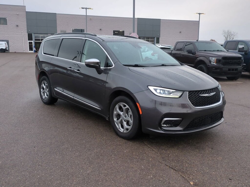 Used 2022 Chrysler Pacifica Limited Van