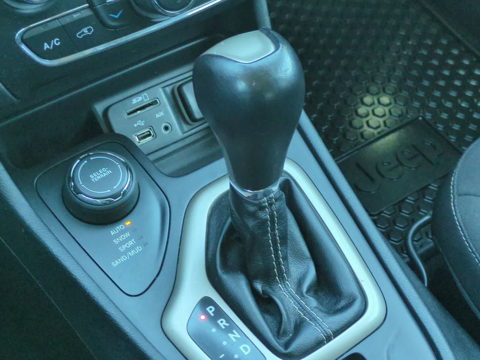 Thumbnail: 2016 Jeep Cherokee - 32