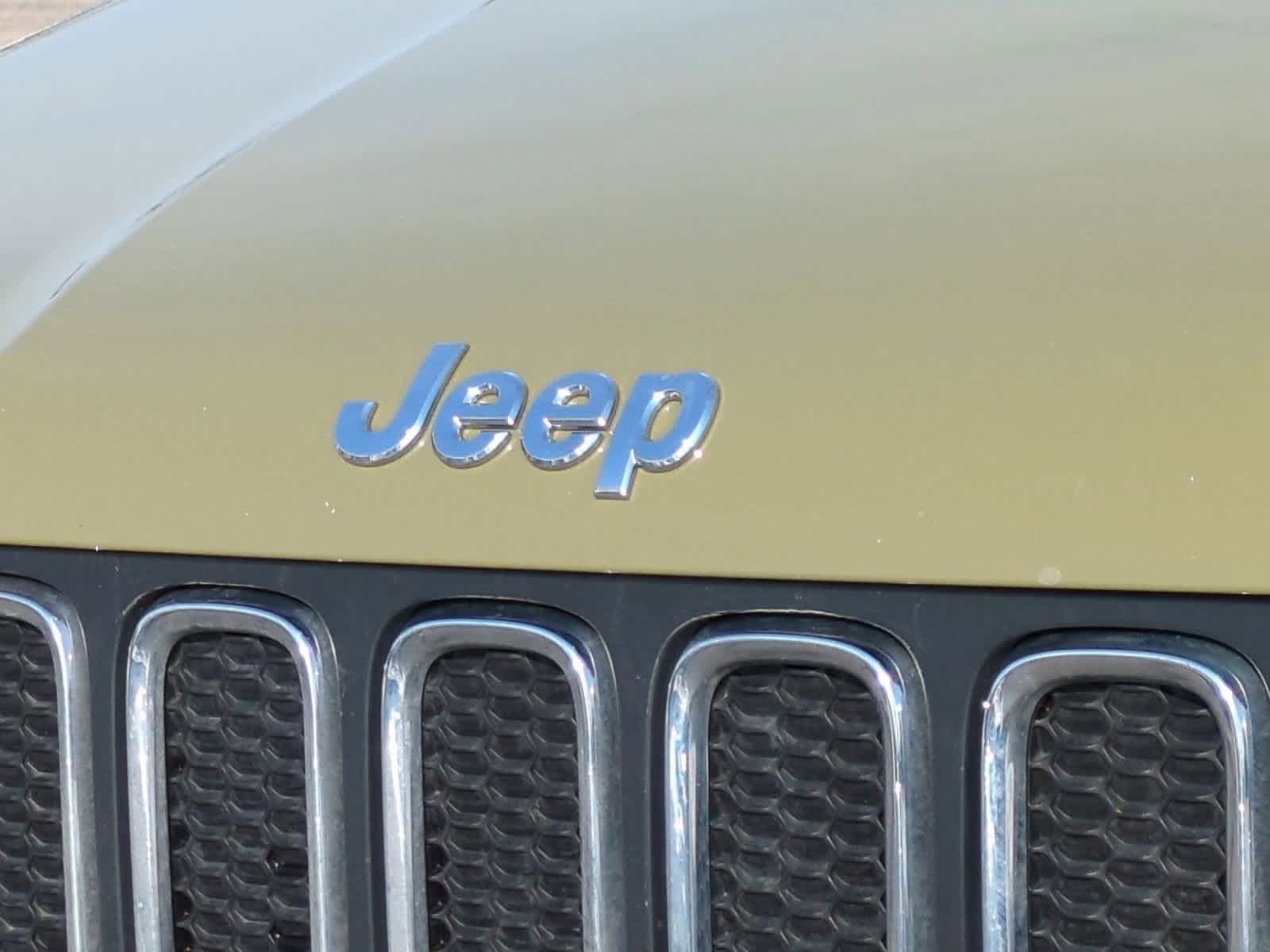 Thumbnail: 2015 Jeep Renegade - 12