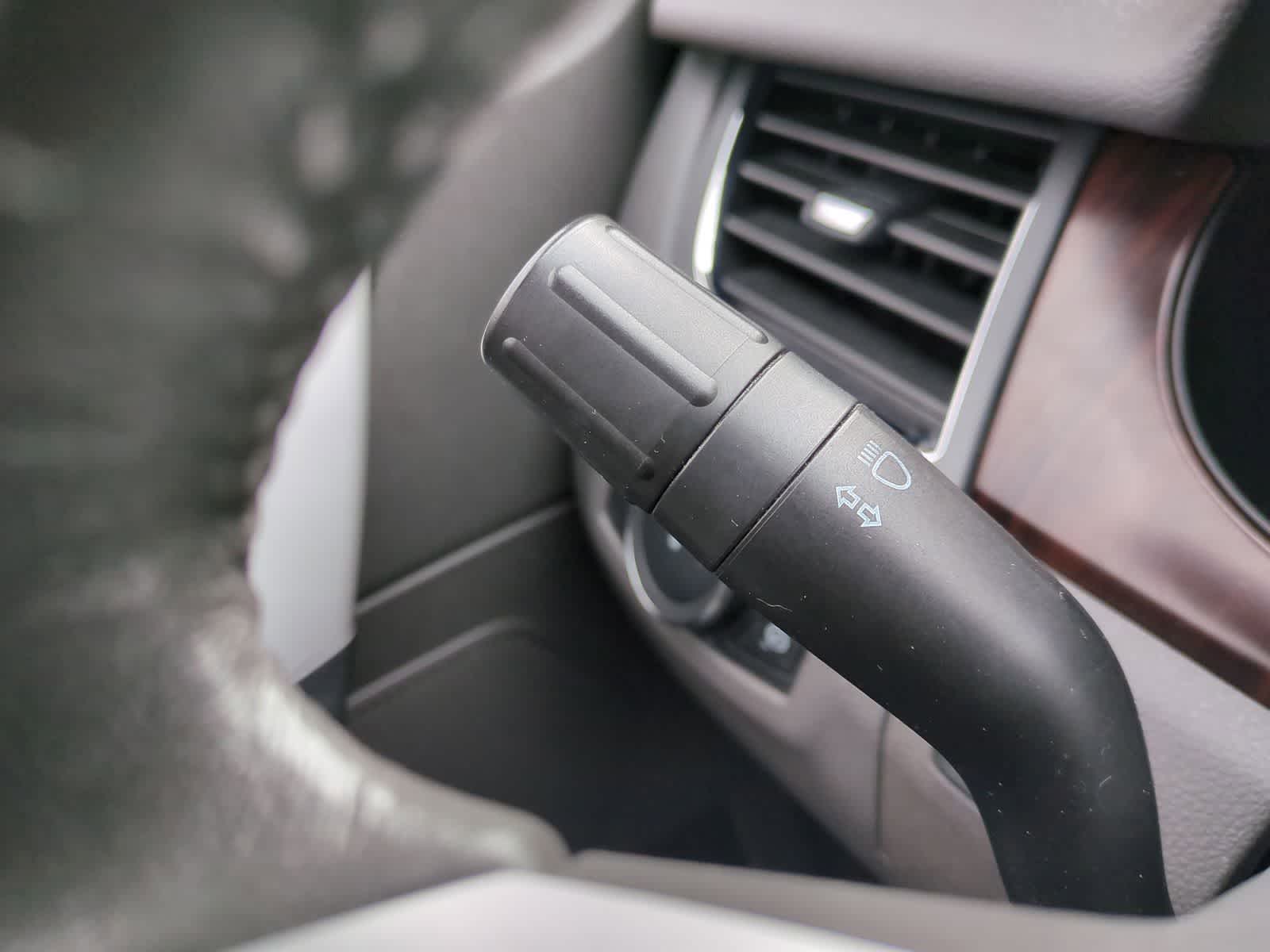 Thumbnail: 2011 Ford Edge - 26