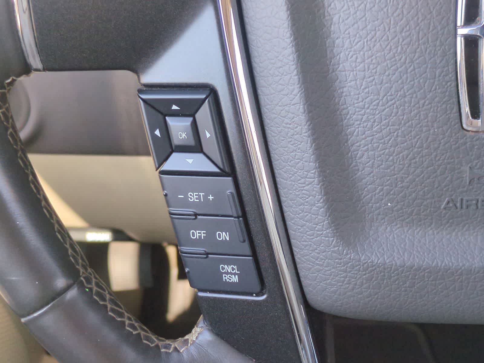 Thumbnail: 2016 Lincoln Navigator - 25