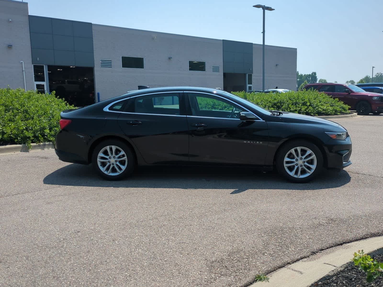 Thumbnail: 2016 Chevrolet Malibu - 9