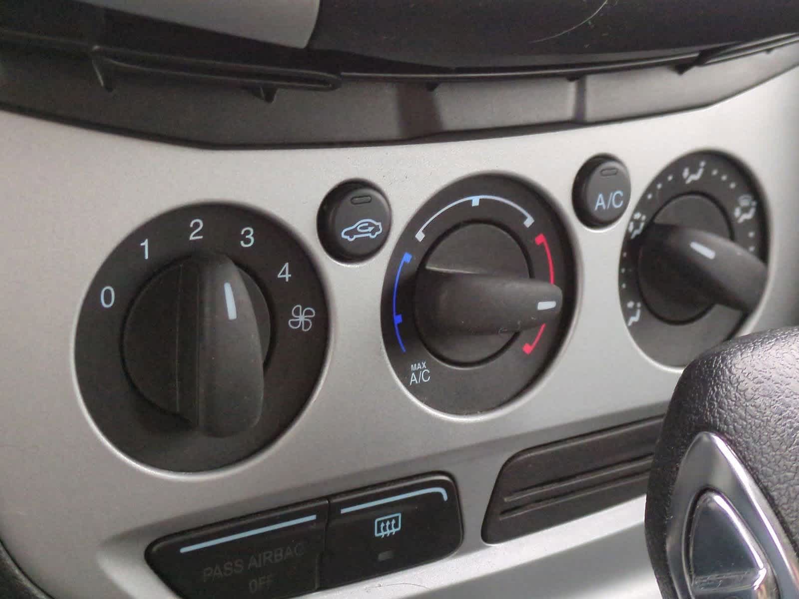 Thumbnail: 2013 Ford Focus - 28