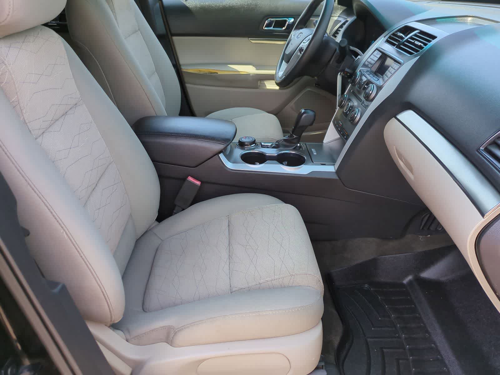 Thumbnail: 2015 Ford Explorer - 21