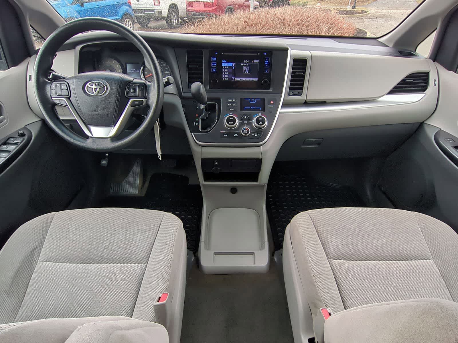 Thumbnail: 2016 Toyota Sienna - 15