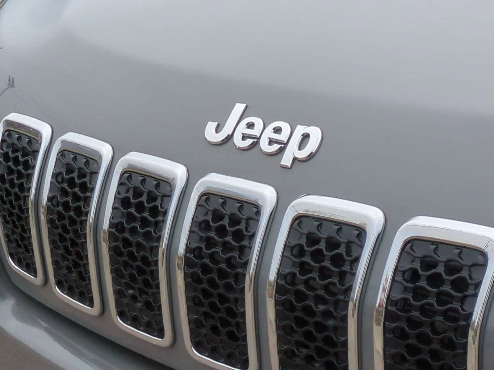 Thumbnail: 2020 Jeep Cherokee - 12