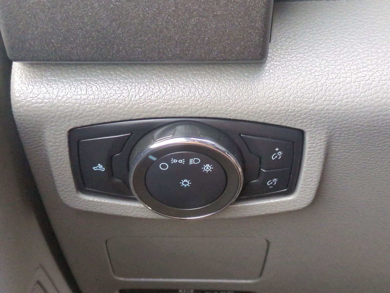 Thumbnail: 2022 Ford Econoline - 28