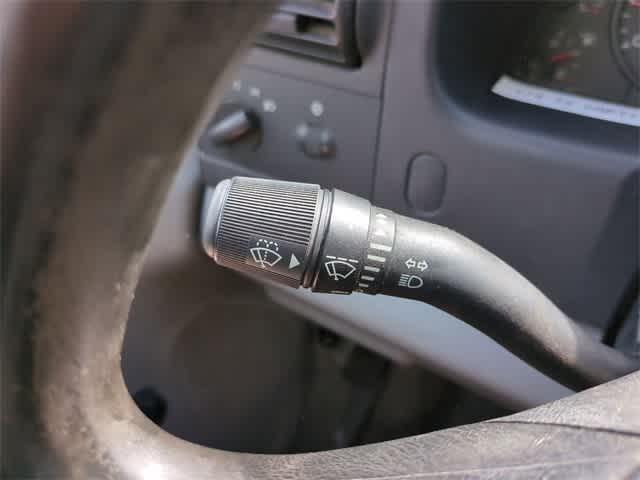 2005 Ford Econoline E-550 21