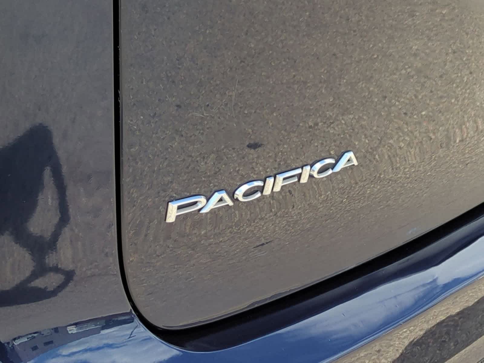 2017 Chrysler Pacifica Touring 13