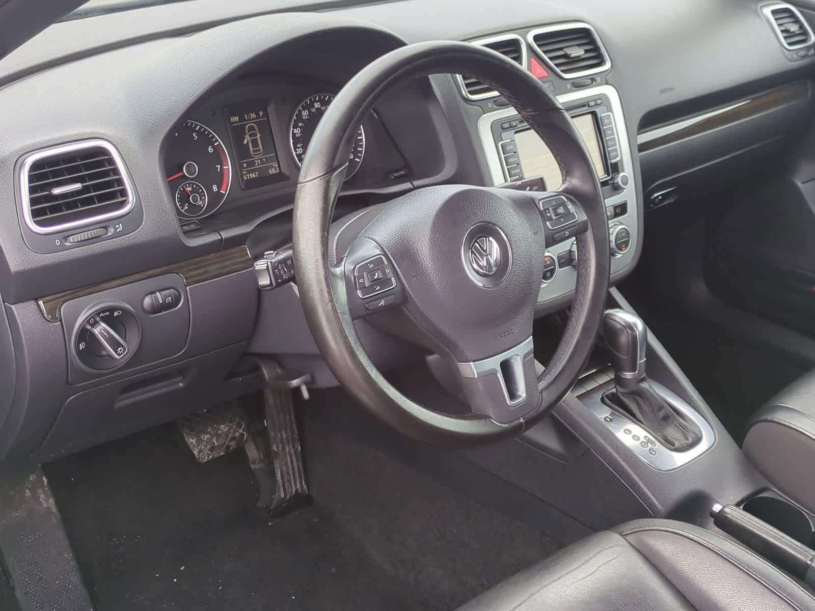 Thumbnail: 2013 Volkswagen Eos - 10