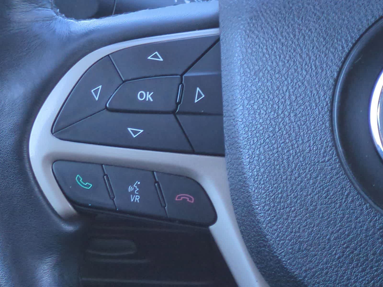 Thumbnail: 2016 Jeep Cherokee - 23