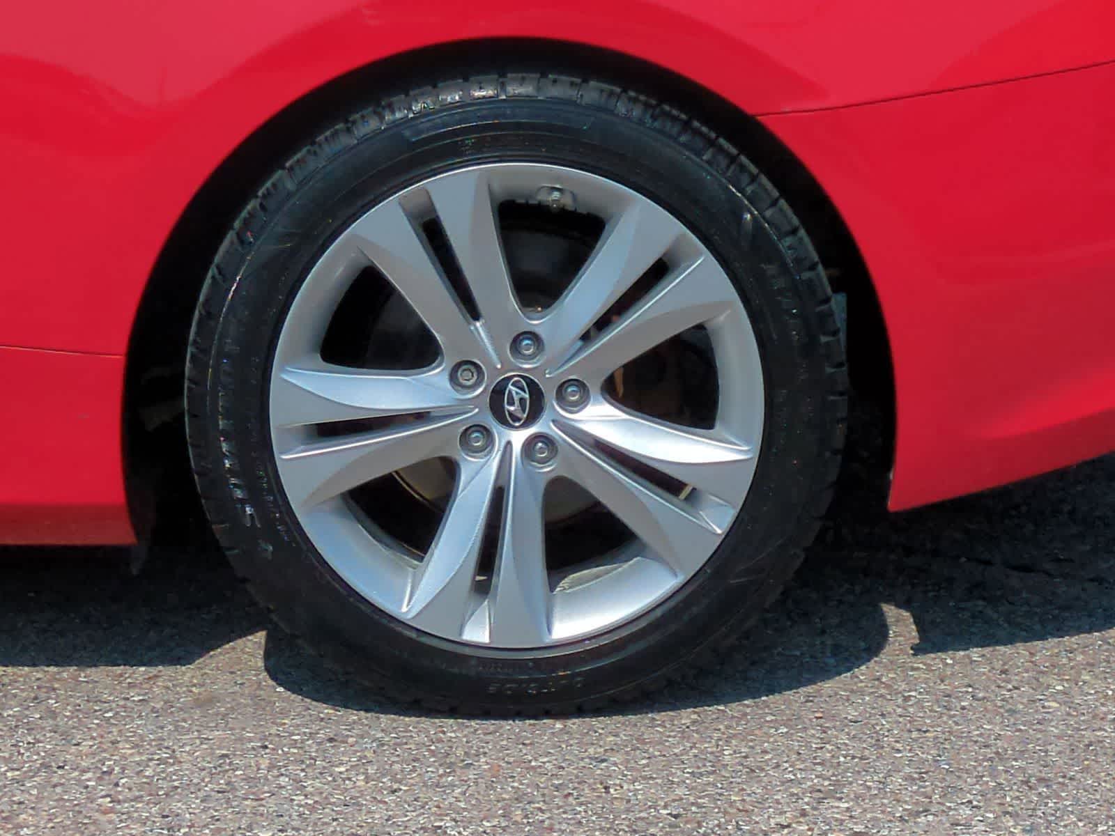 Thumbnail: 2012 Hyundai Genesis - 14