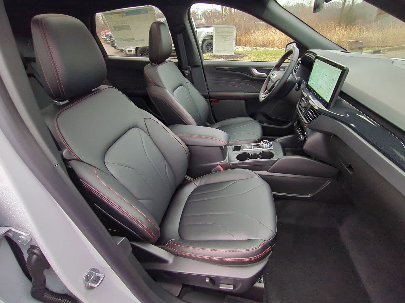 2025 Ford Escape ST-Line Elite 23