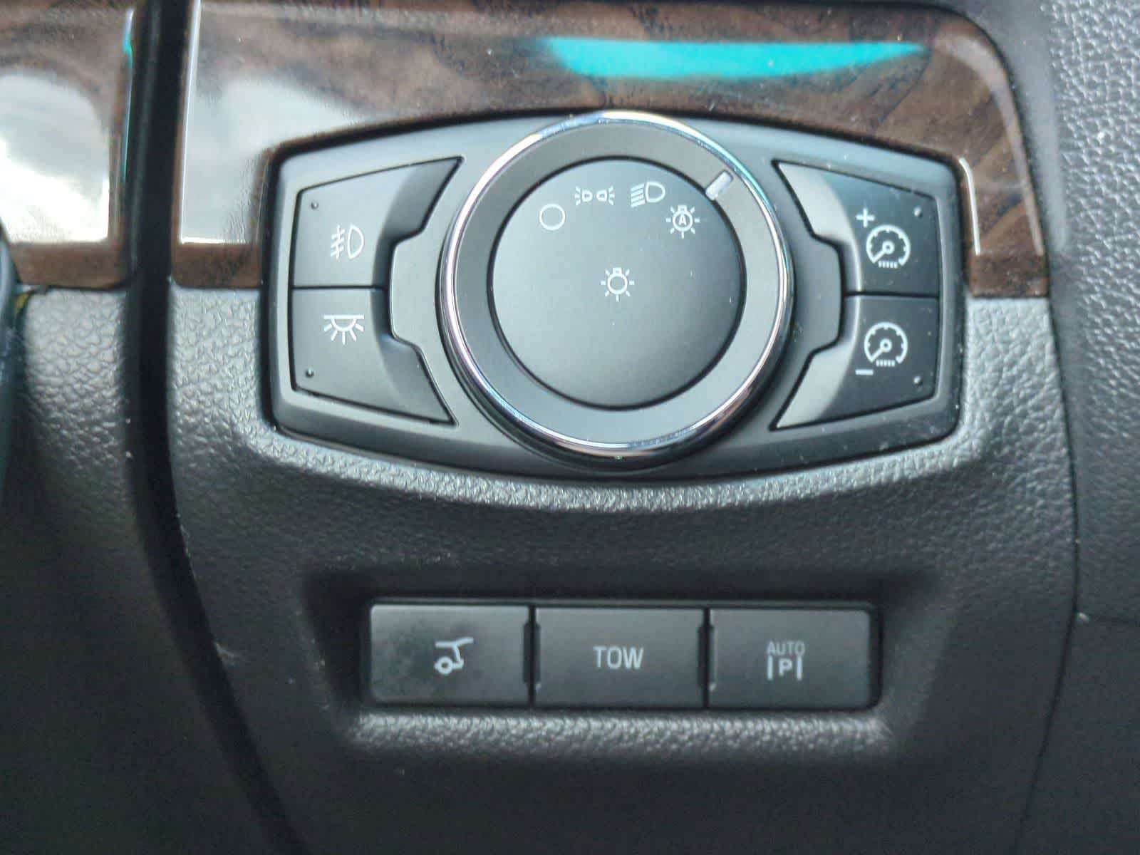 Thumbnail: 2012 Ford Explorer - 31