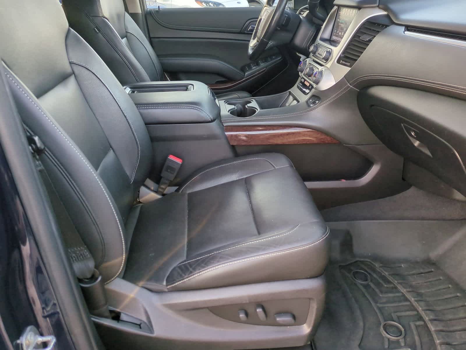 Thumbnail: 2020 GMC Yukon XL - 25