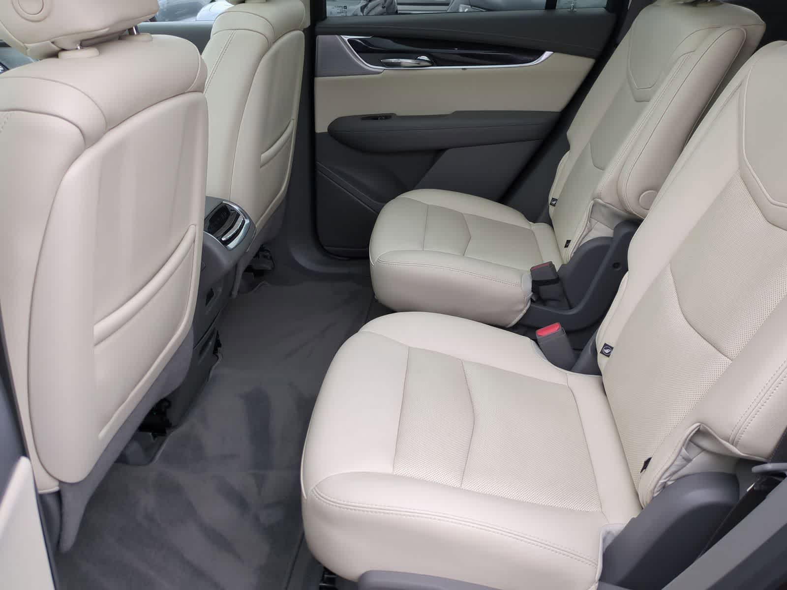 Thumbnail: 2022 Cadillac XT6 - 20