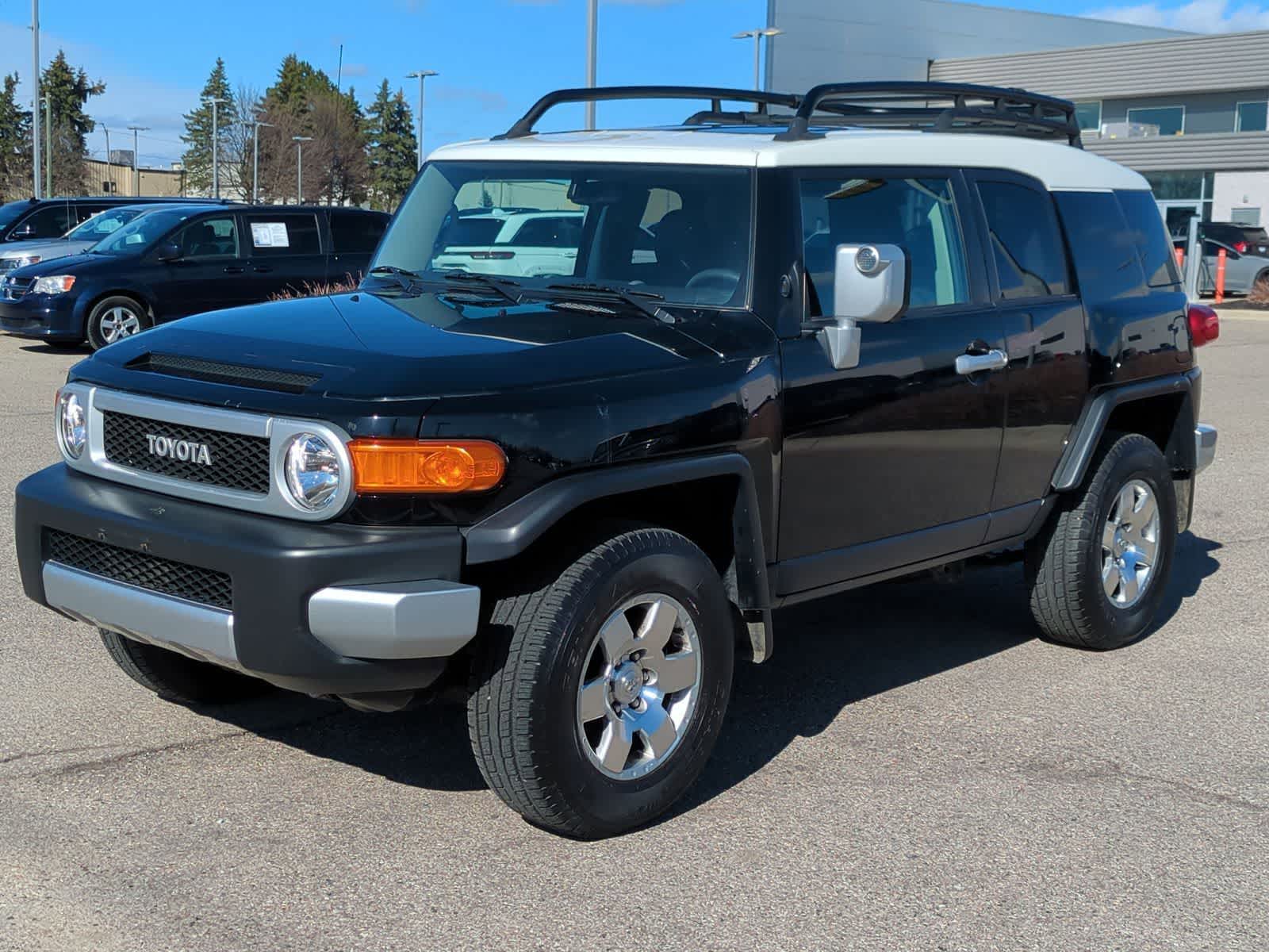 Thumbnail: 2010 Toyota FJ Cruiser - 4